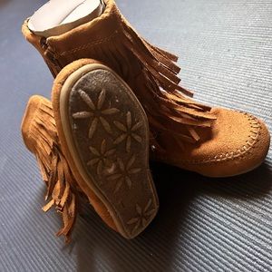 Like new moccasins size 10 jumping beans